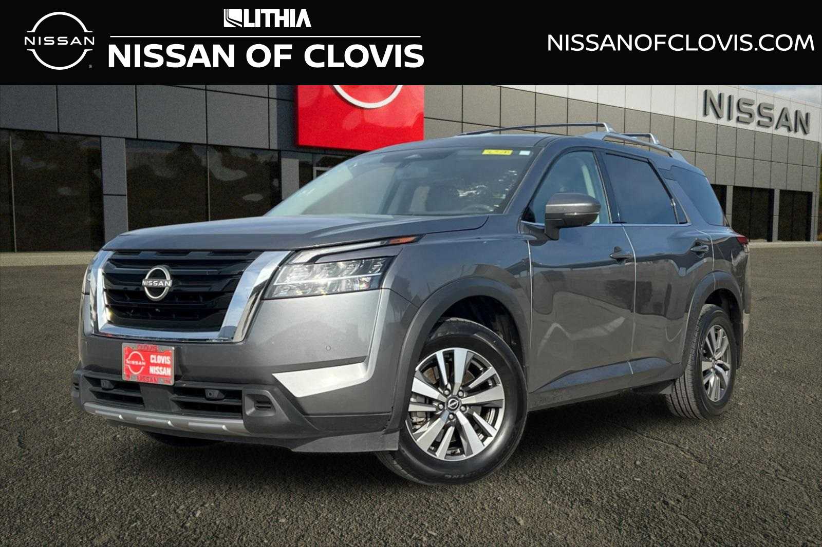 2023 Nissan Pathfinder SL