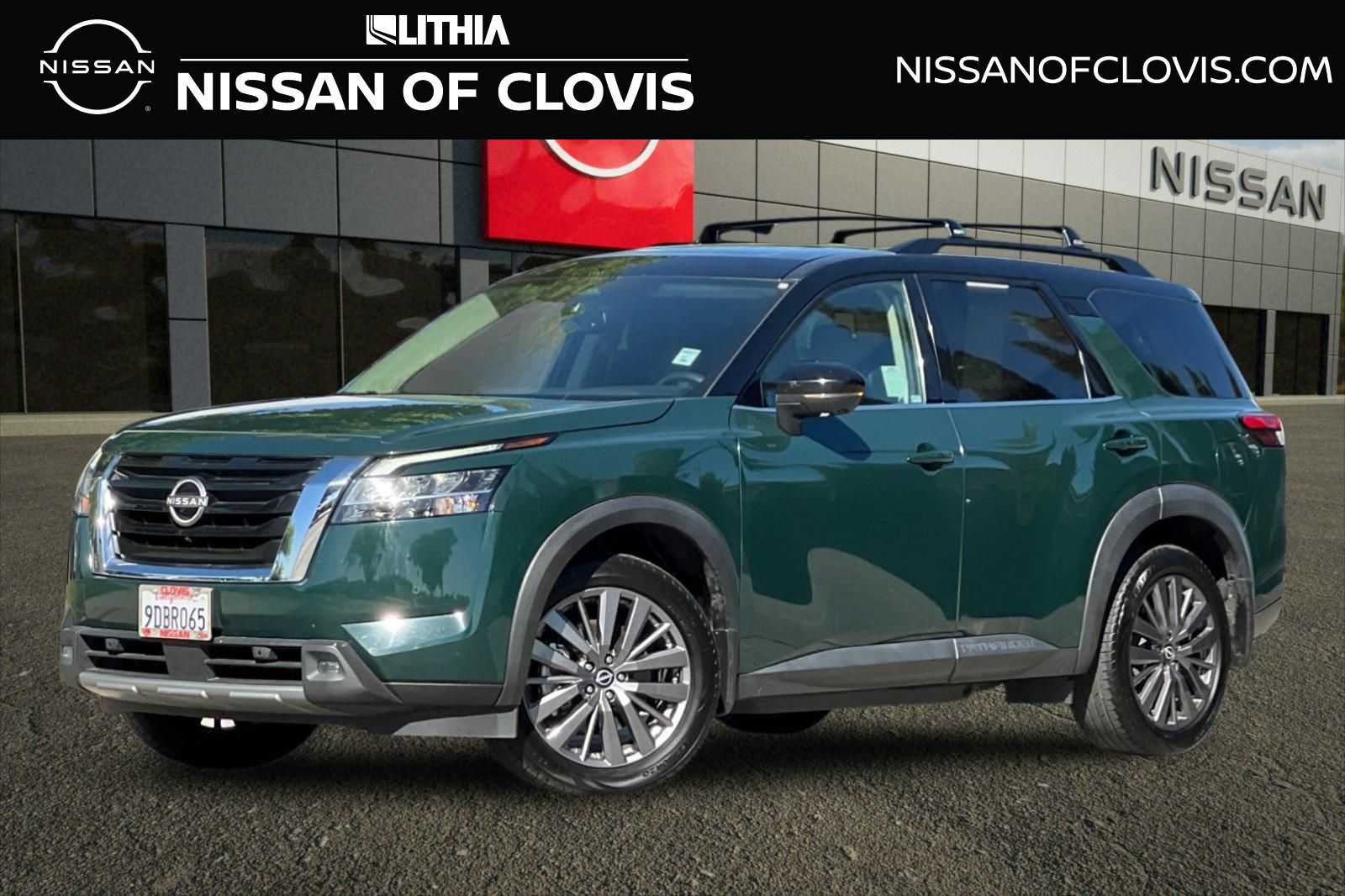 2022 Nissan Pathfinder SL