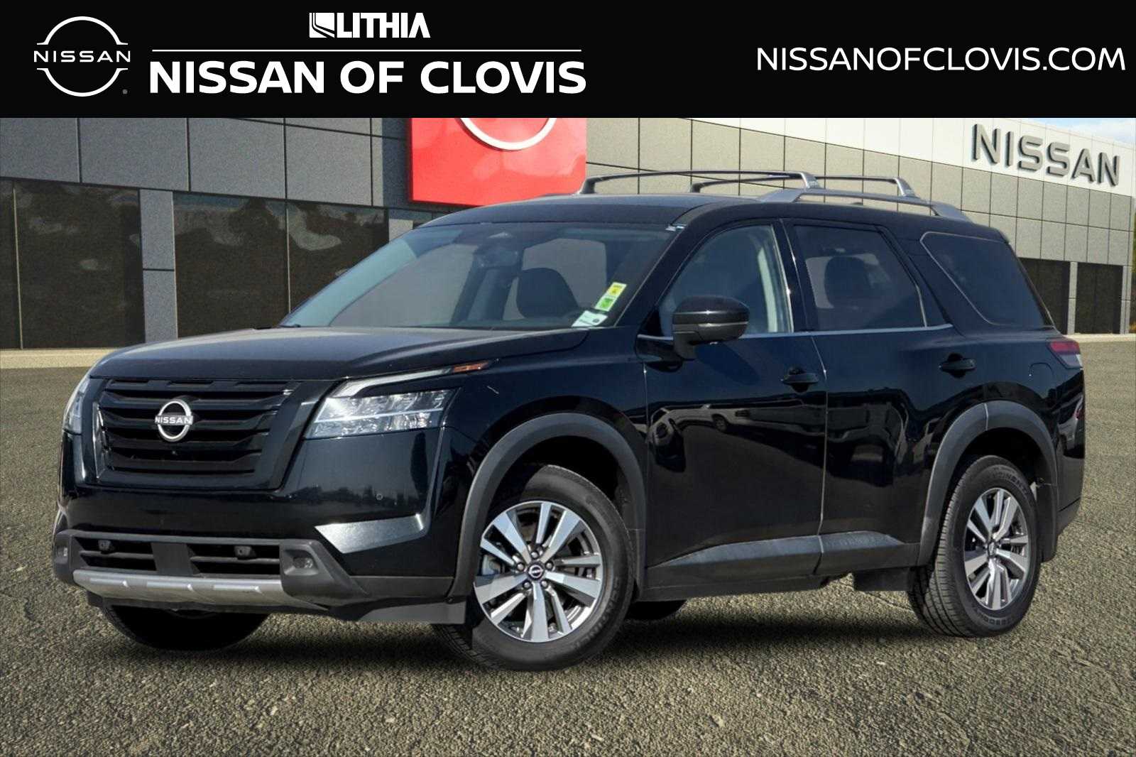 2023 Nissan Pathfinder SL