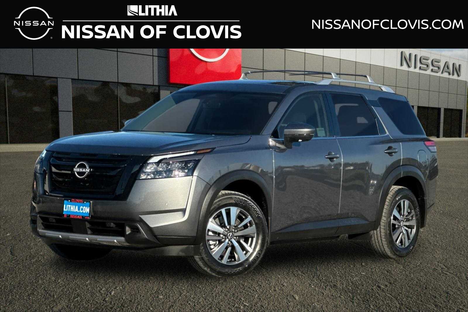 2025 Nissan Pathfinder SL