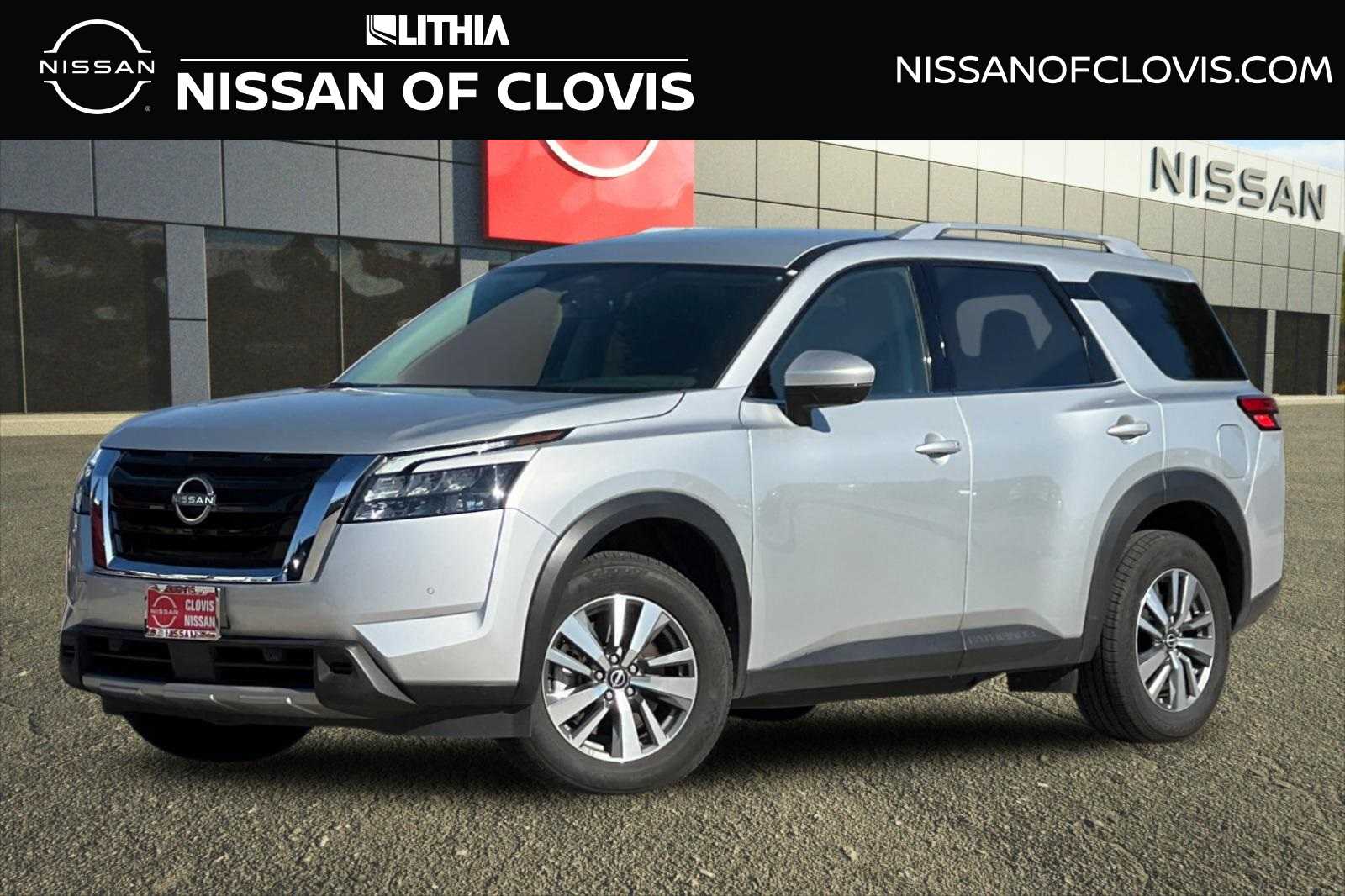 2025 Nissan Pathfinder SL