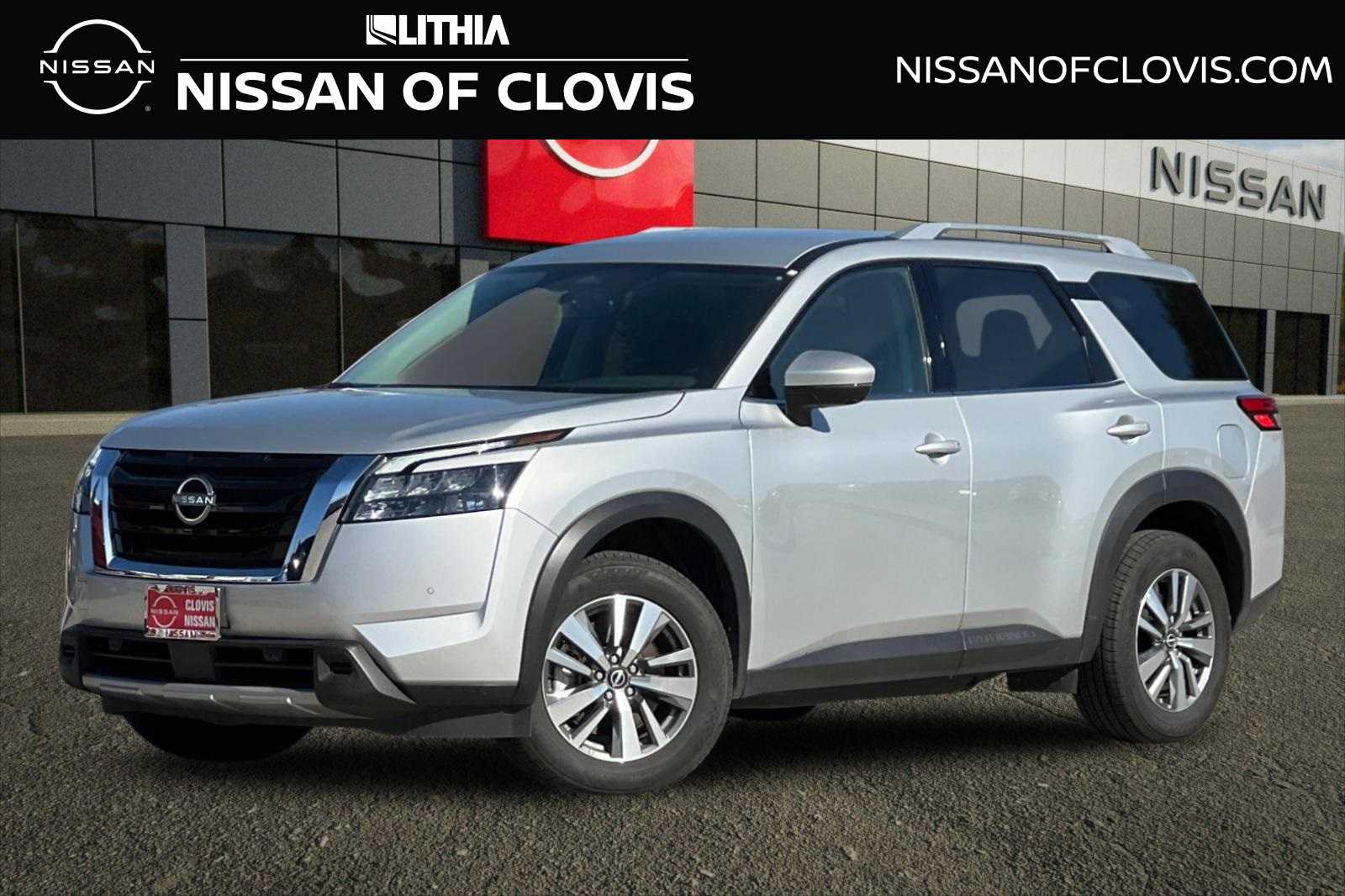 2025 Nissan Pathfinder SL