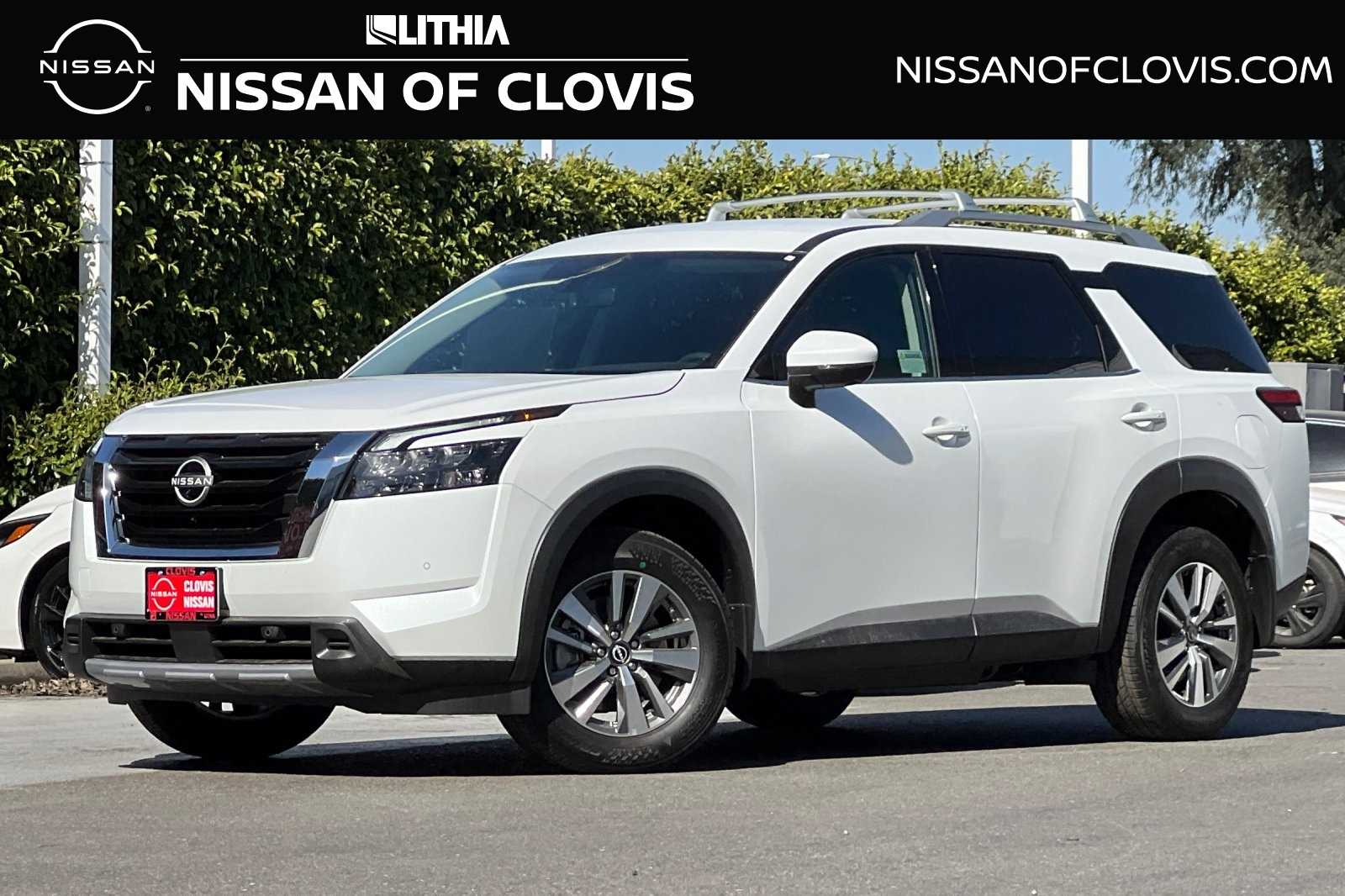 2025 Nissan Pathfinder SL
