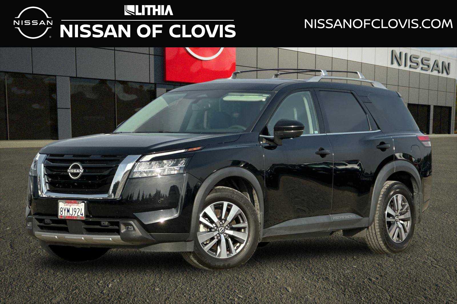 2022 Nissan Pathfinder SL