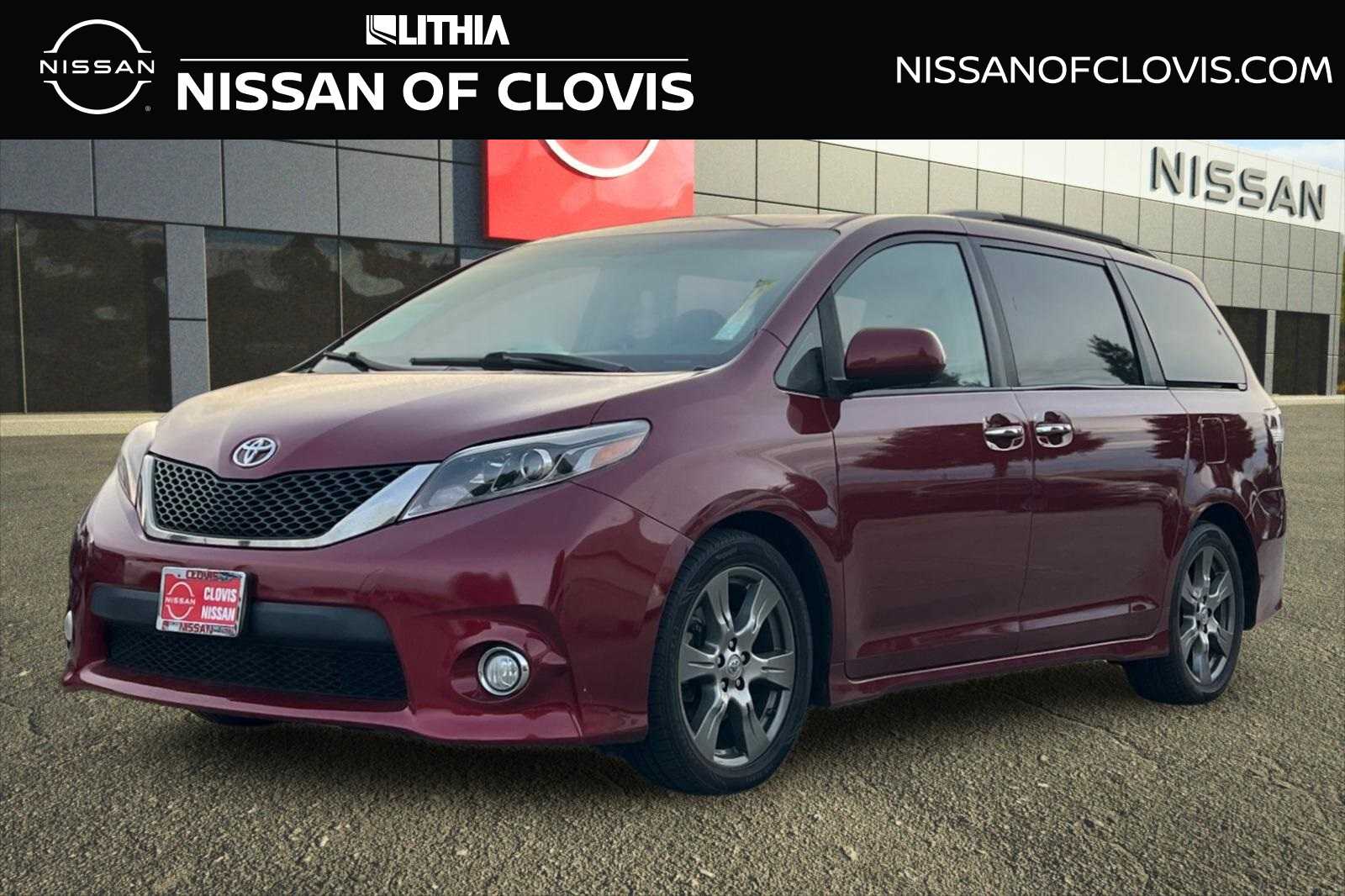 2017 Toyota Sienna SE's photo