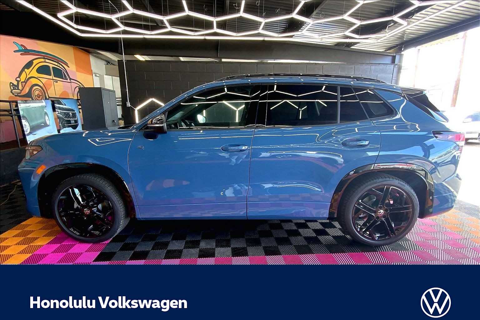 View vehicle photo 3