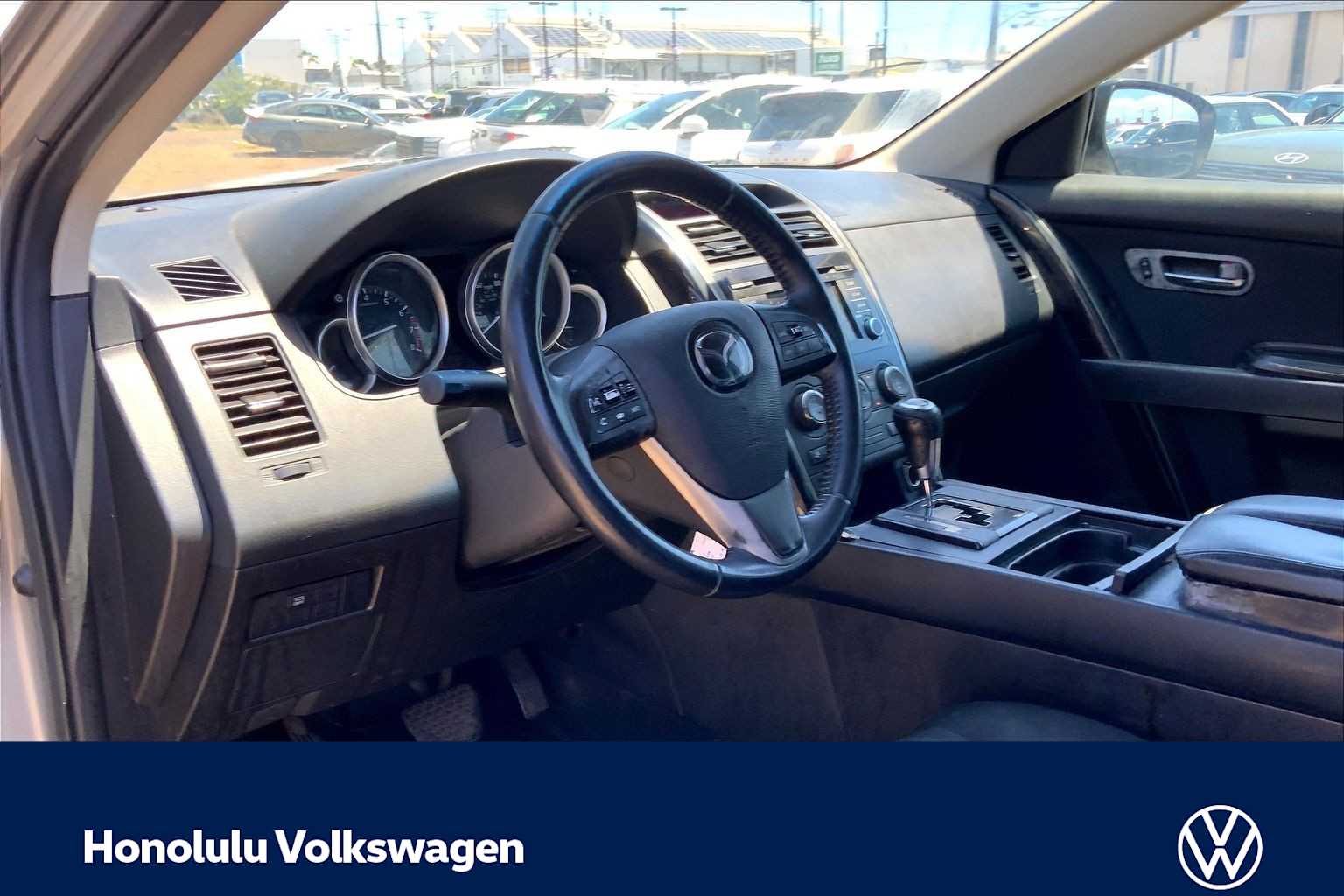 View vehicle photo 3