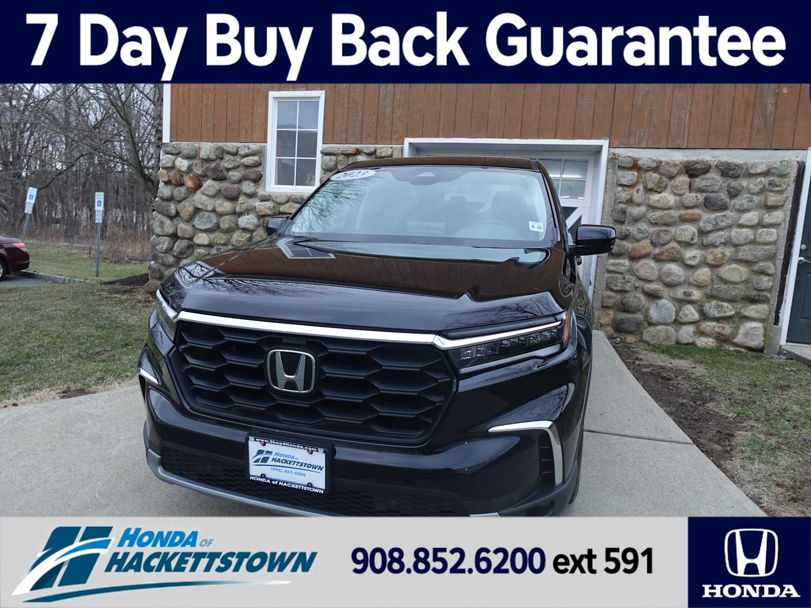 2023 Honda Pilot EX-L AWD with Captains Chairs