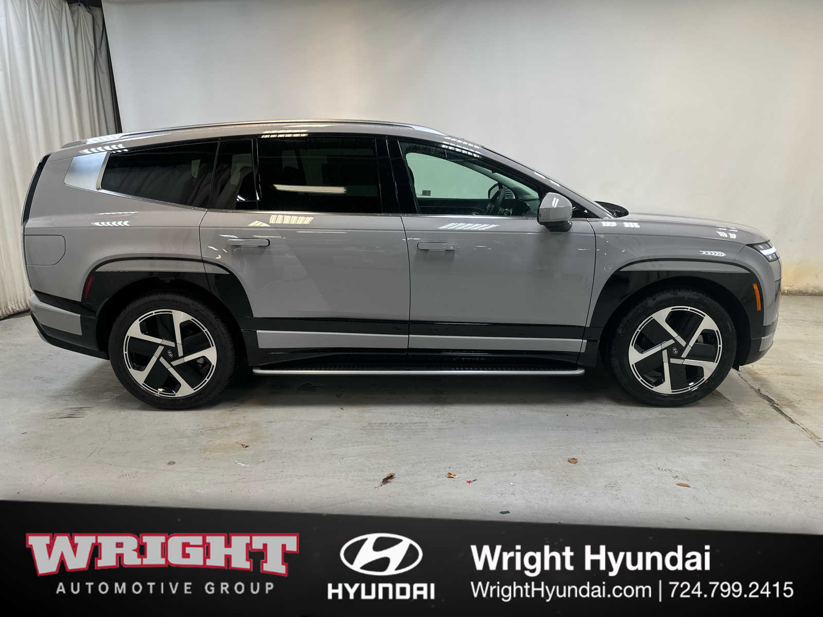 View vehicle photo 7