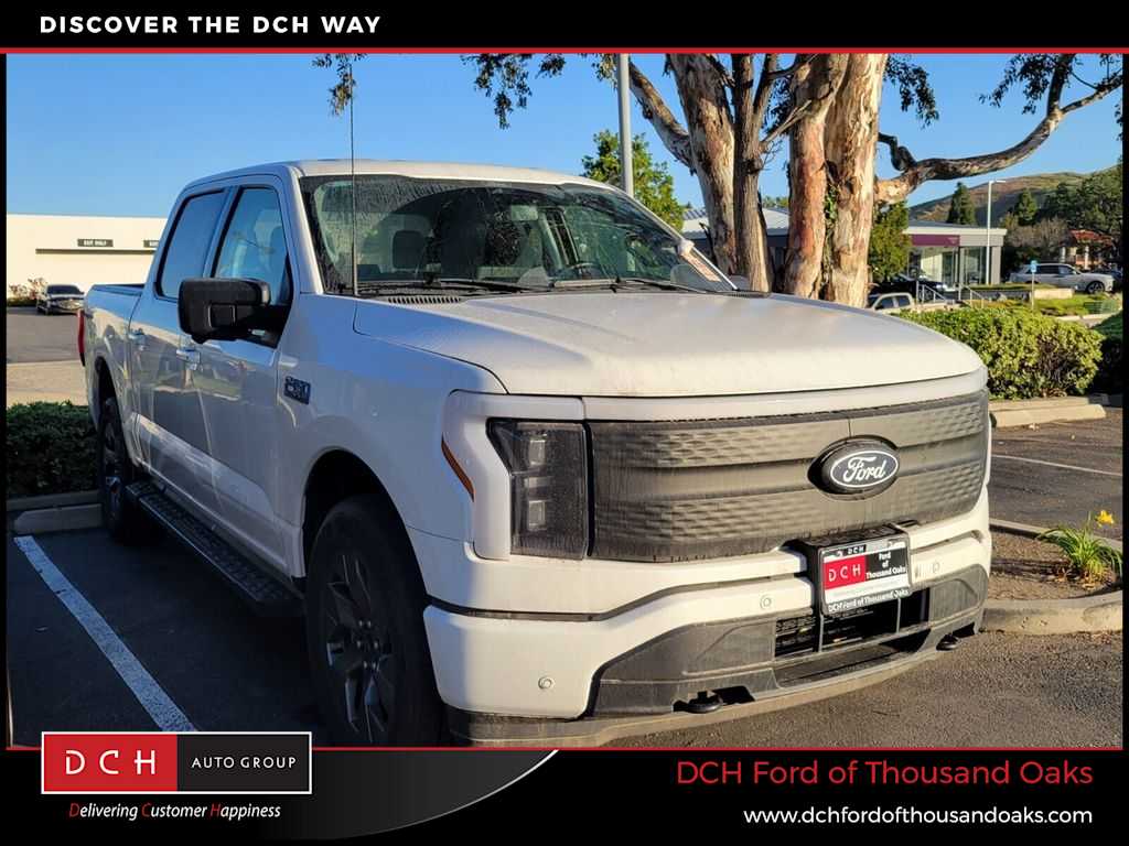 Oxford White 2024 Ford F-150 Lightning Flash SuperCrew AWD Pickup Truck All-Wheel Drive 1-Speed Automatic