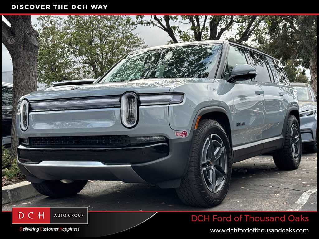  2025 Rivian R1S   