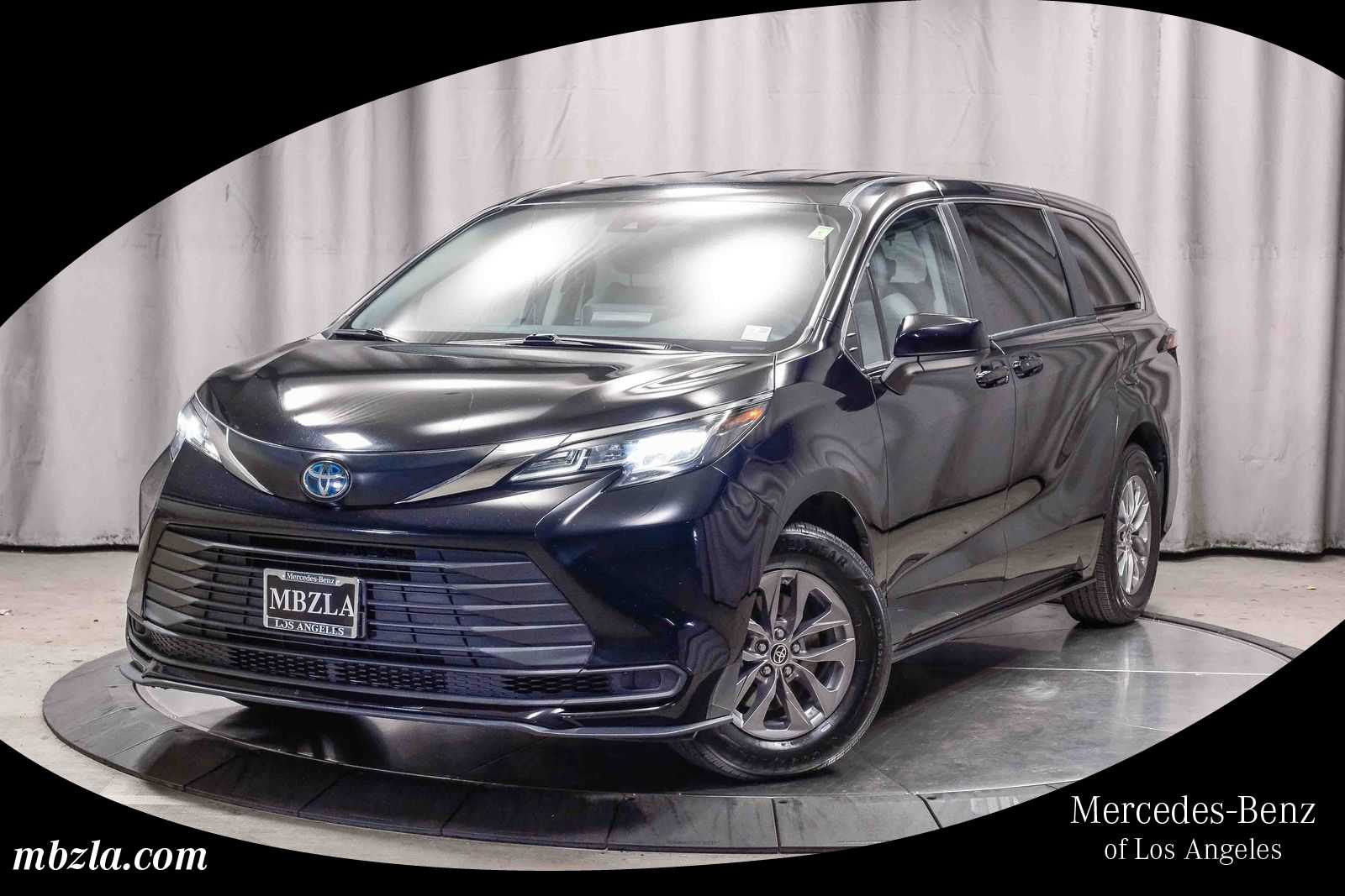 2022 Toyota Sienna LE 8-Passenger FWD