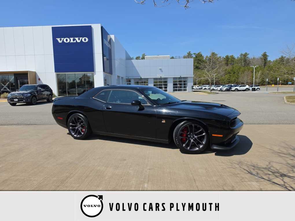 Pitch Black Clearcoat 2022 Dodge Challenger R/T Scat Pack RWD Coupe Rear-Wheel Drive 8-Speed Automatic