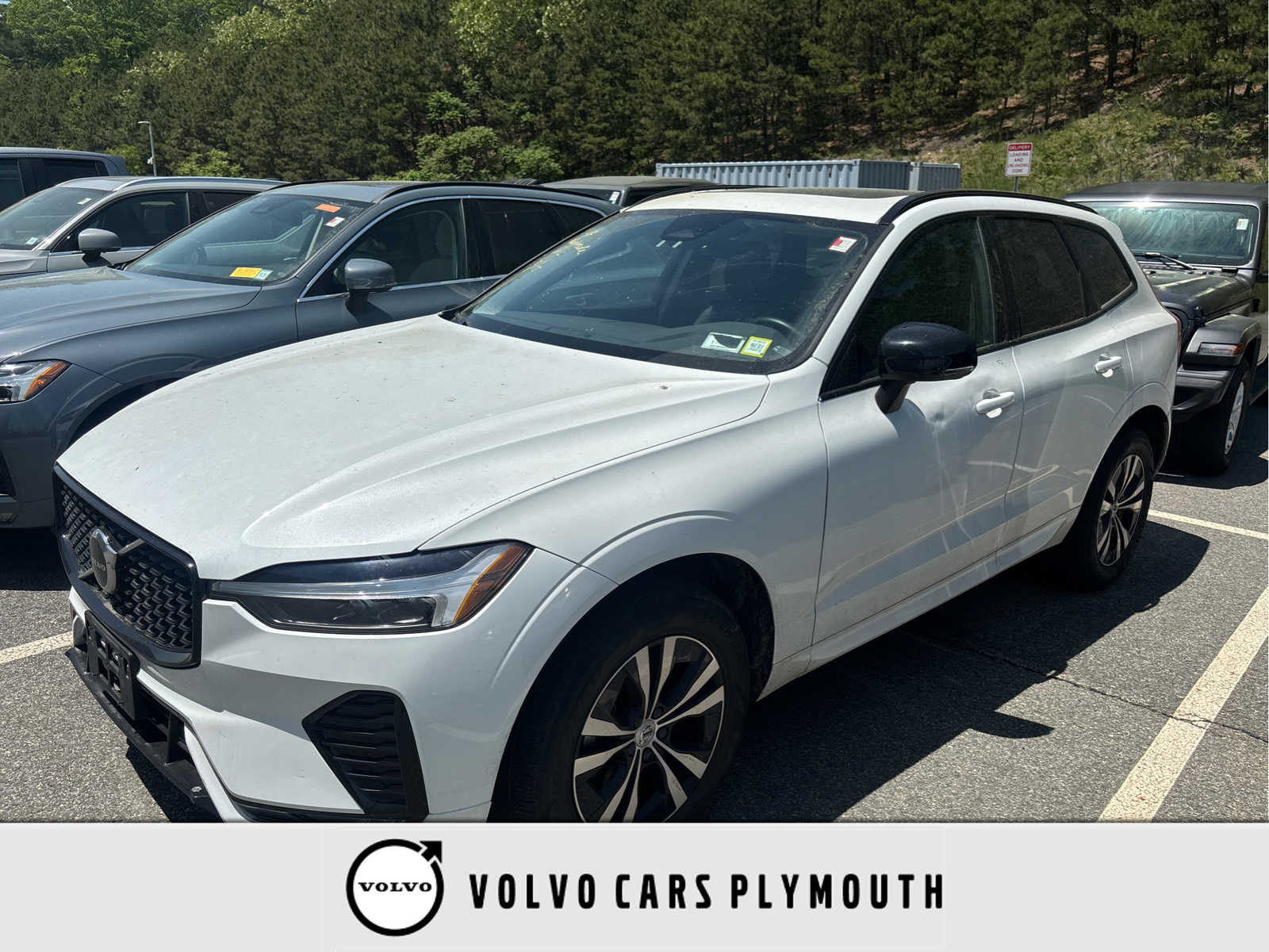 Crystal White Metallic 2024 Volvo XC60 B5 Core Dark Theme AWD SUV / Crossover All-Wheel Drive 8-Speed Automatic