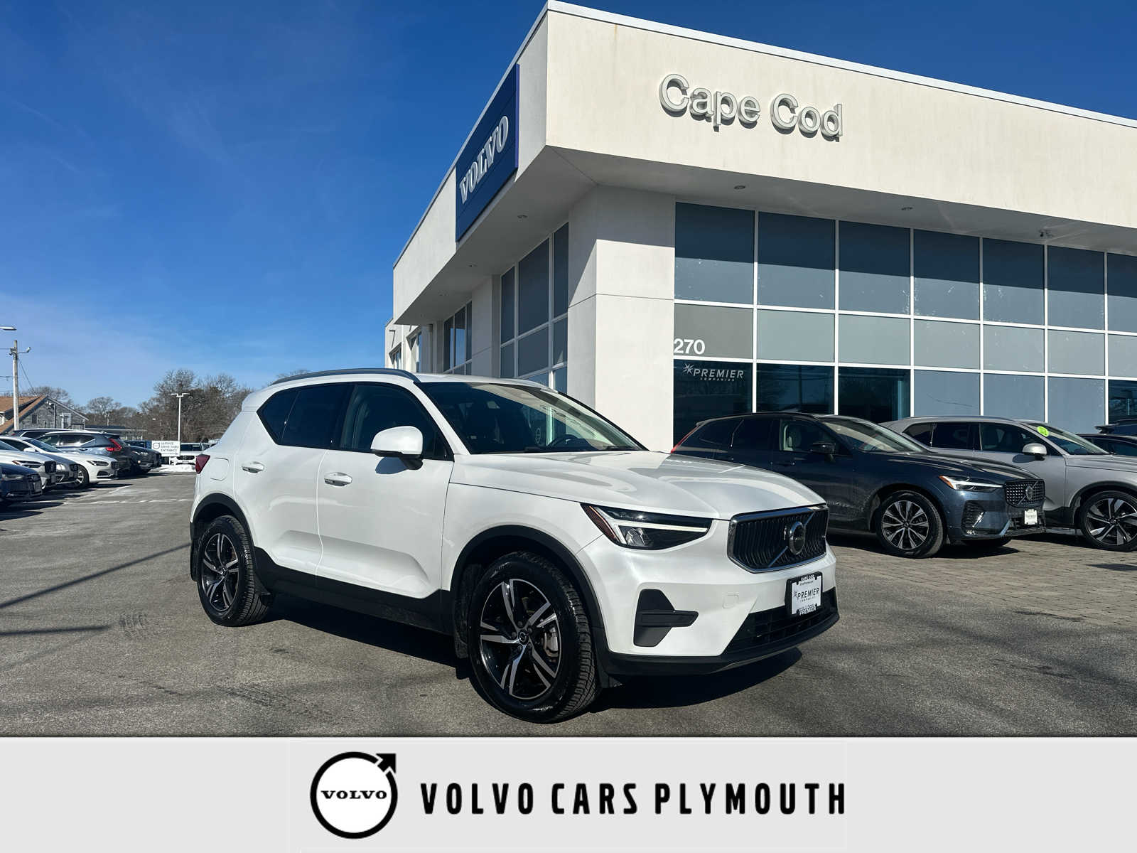 Crystal White Metallic 2023 Volvo XC40 B5 Core AWD SUV / Crossover All-Wheel Drive 8-Speed Automatic