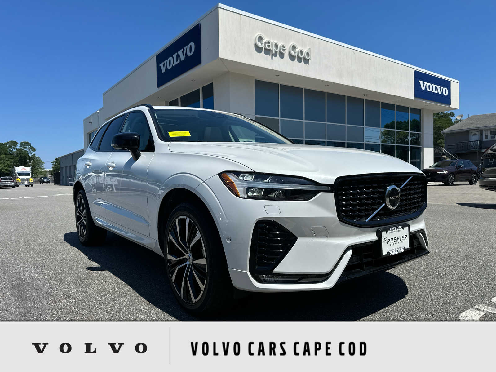 Crystal White Metallic 2023 Volvo XC60 SUV / Crossover All-Wheel Drive 8-Speed Automatic