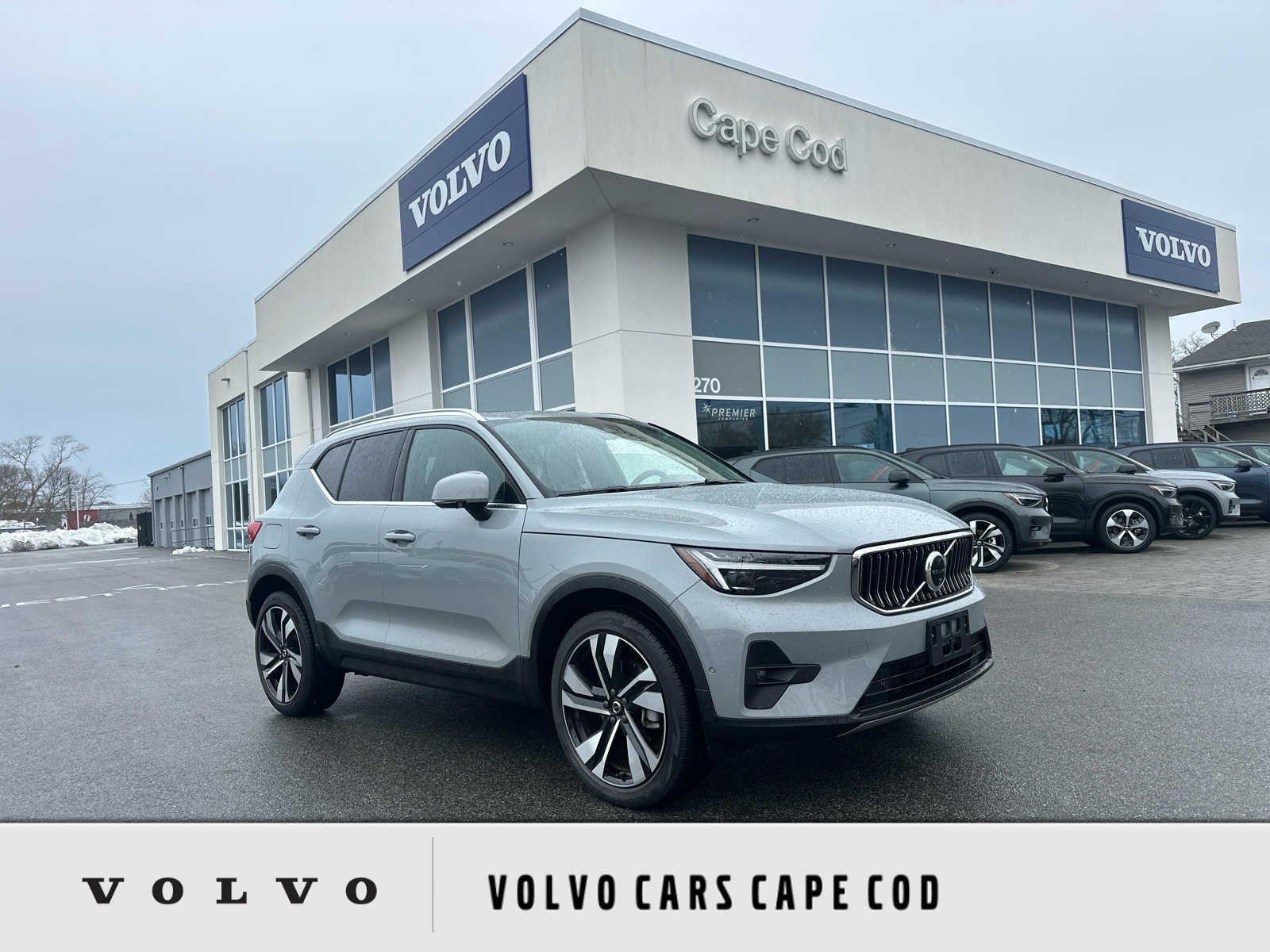 2025 Volvo XC40 B5 Plus Bright Theme AWD