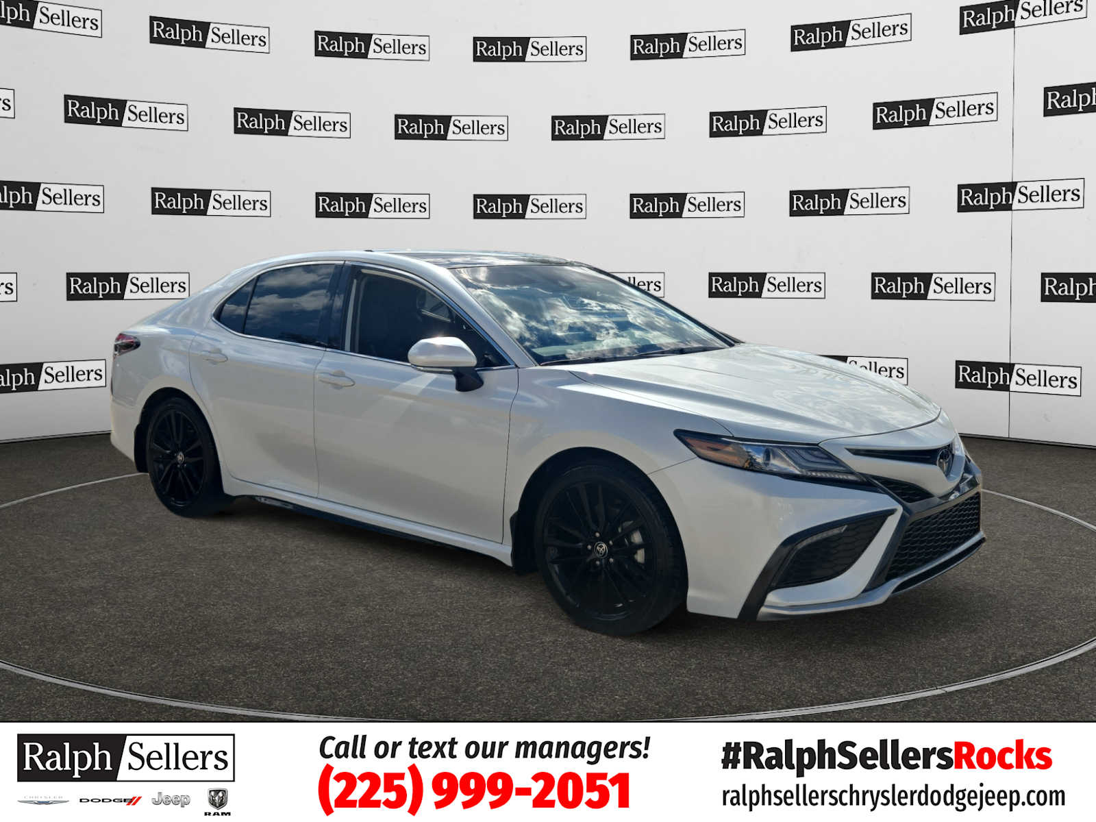 White (Wind Chill Pearl) 2023 Toyota Camry Sedan Front-Wheel Drive 8-Speed Automatic