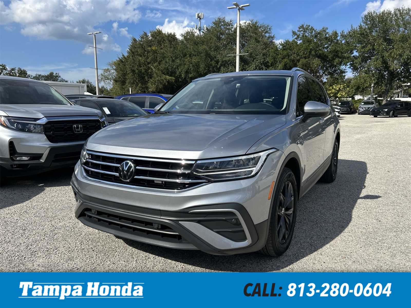 2024 Volkswagen Tiguan SE's photo