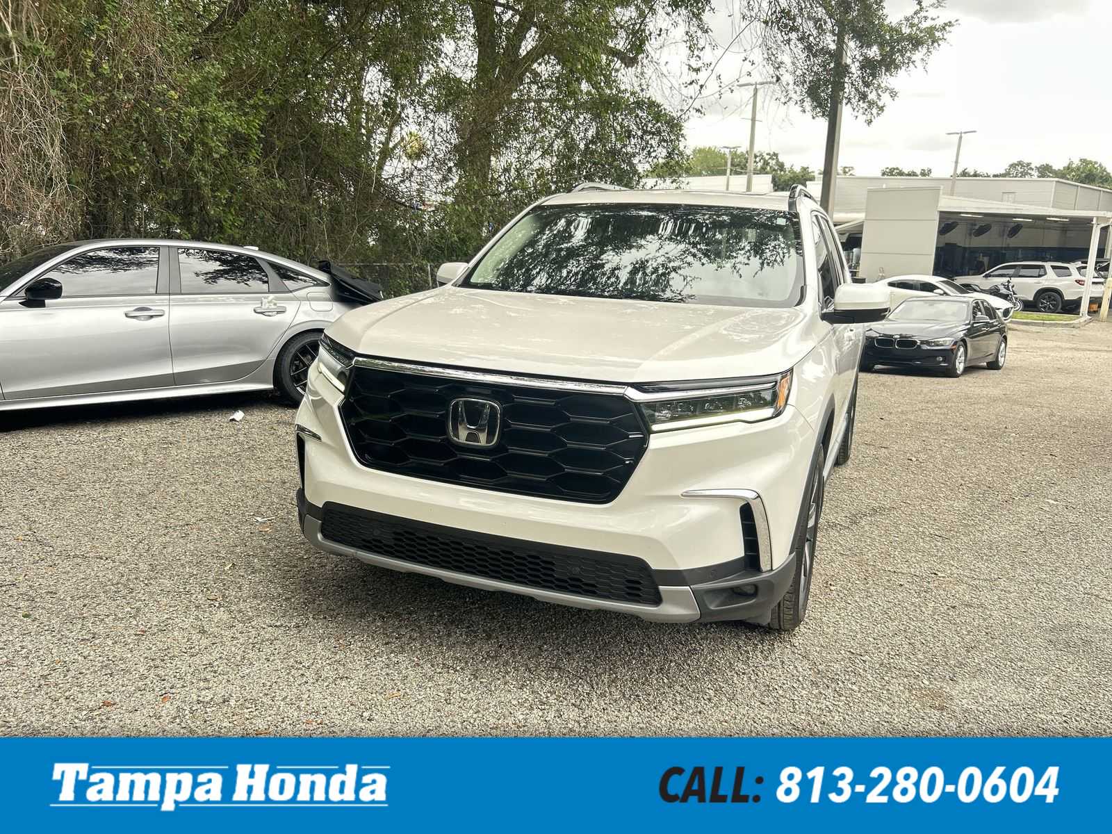 2023 Honda Pilot Touring 2WD's photo