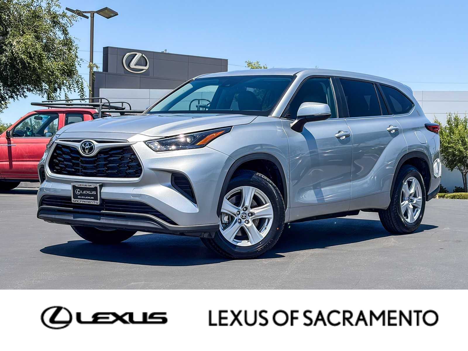 Celestial Silver Metallic 2023 Toyota Highlander SUV / Crossover Front-Wheel Drive 8-Speed Automatic