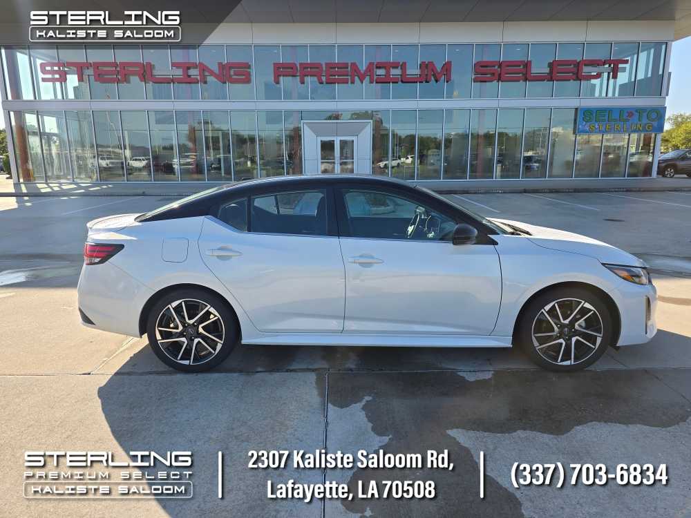 Aspen White Tricoat/Super Black 2025 Nissan Sentra Sedan Front-Wheel Drive Continuously Variable Transmission