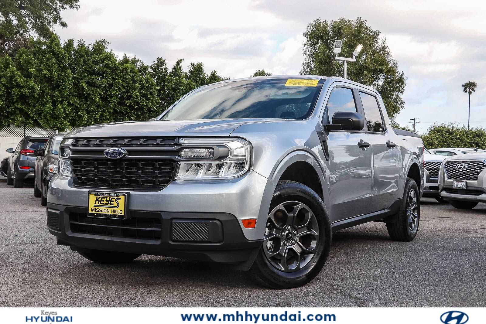 Iconic Silver Metallic 2024 Ford Maverick XLT SuperCrew FWD Pickup Truck Front-Wheel Drive Automatic