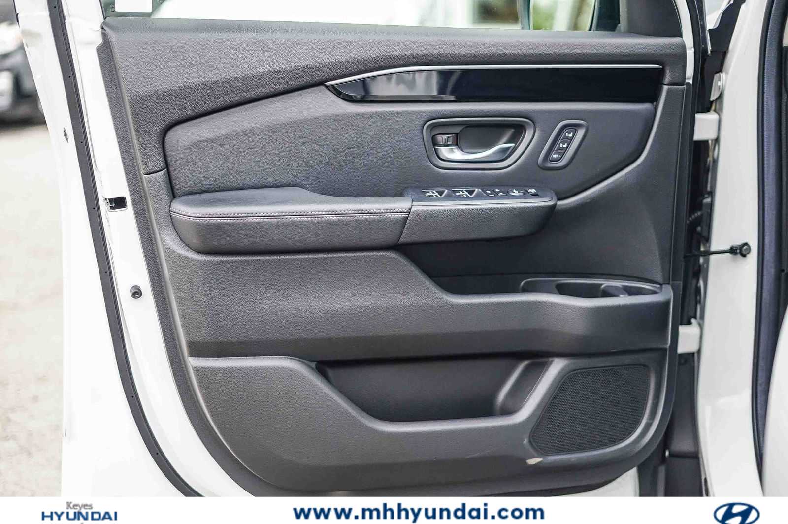 Platinum White Pearl 2024 Honda Pilot Touring AWD SUV / Crossover All-Wheel Drive Automatic