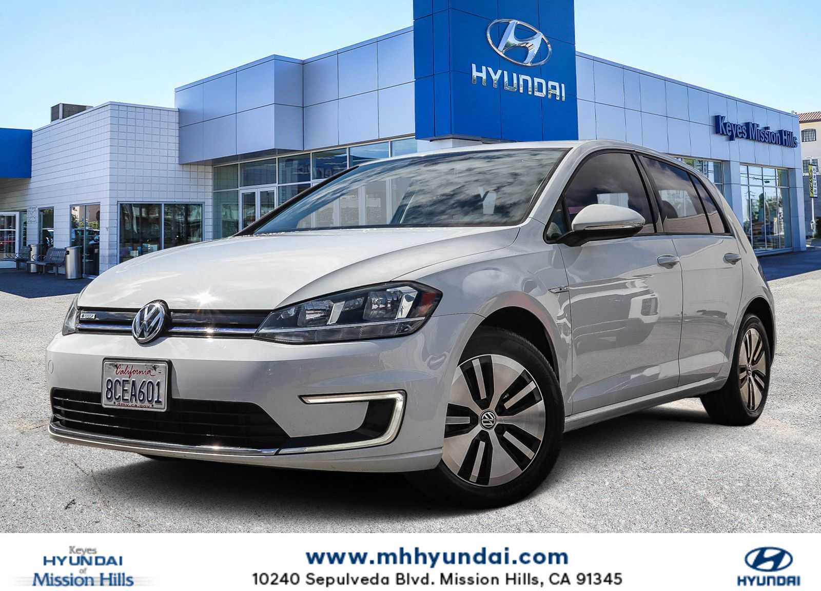 White 2017 Volkswagen e-Golf SE Hatchback Front-Wheel Drive 1-Speed Automatic