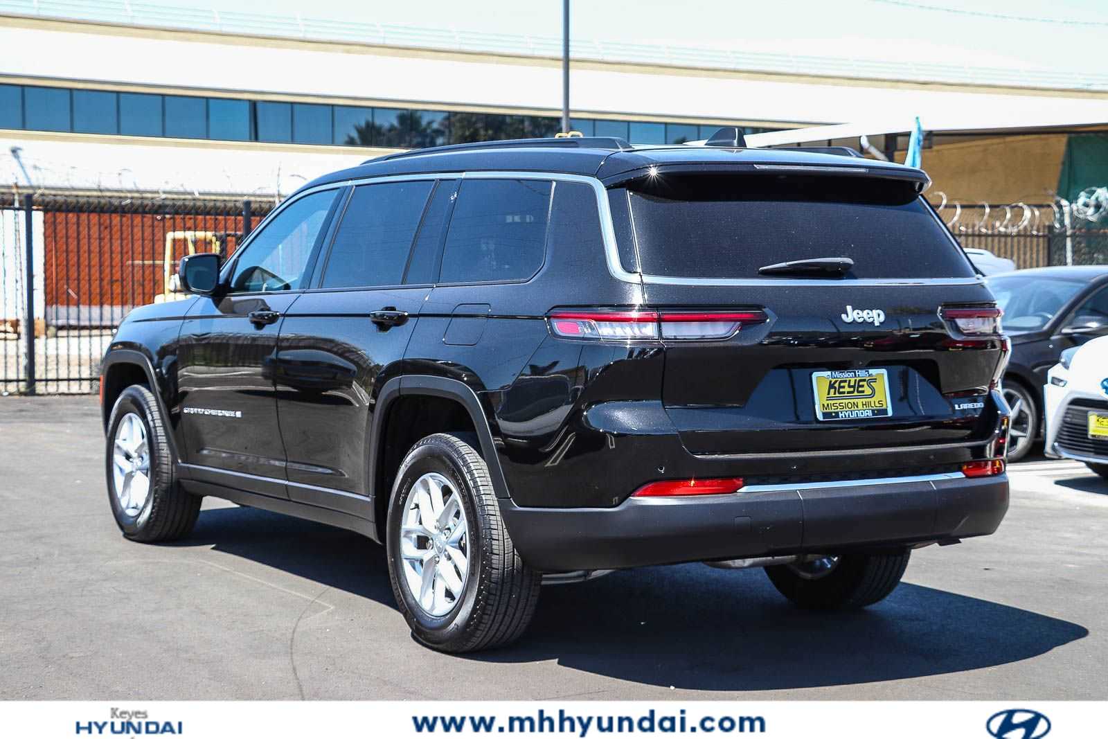 View vehicle photo 2