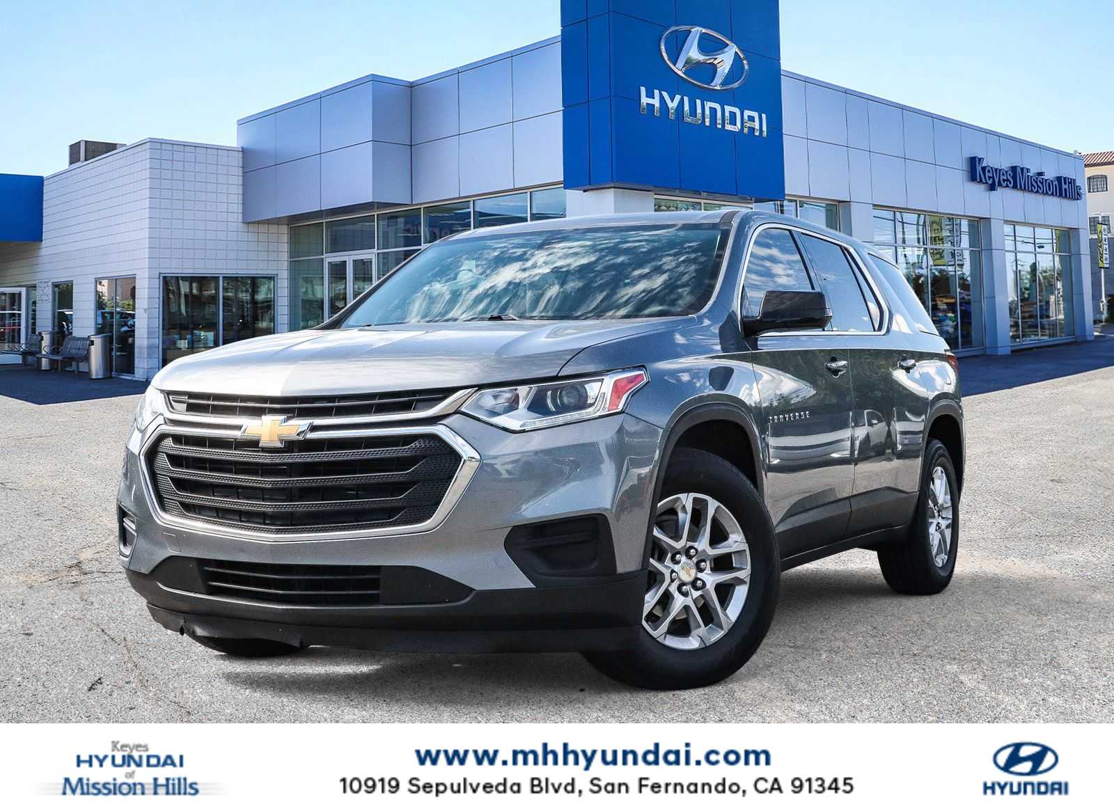 Gray (Satin Steel Metallic) 2018 Chevrolet Traverse LS FWD SUV / Crossover Front-Wheel Drive 9-Speed Automatic