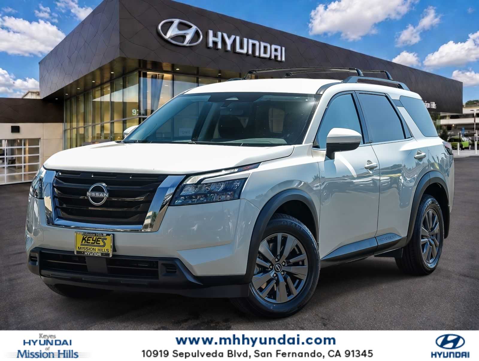 Pearl White Tricoat 2024 Nissan Pathfinder SUV / Crossover Front-Wheel Drive 9-Speed Automatic