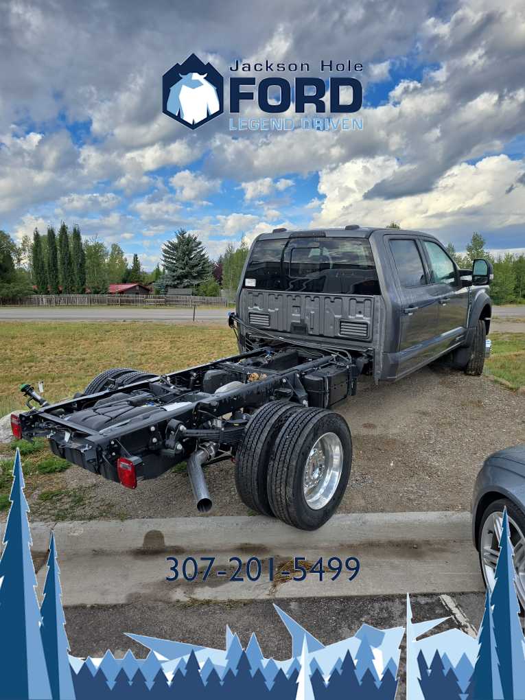 2024 Ford Super Duty F-550 DRW LARIAT 4WD Crew Cab 179 WB 60 CA 4