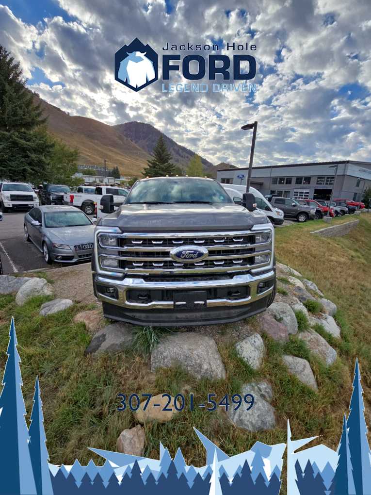 2024 Ford Super Duty F-550 DRW LARIAT 4WD Crew Cab 179 WB 60 CA 2