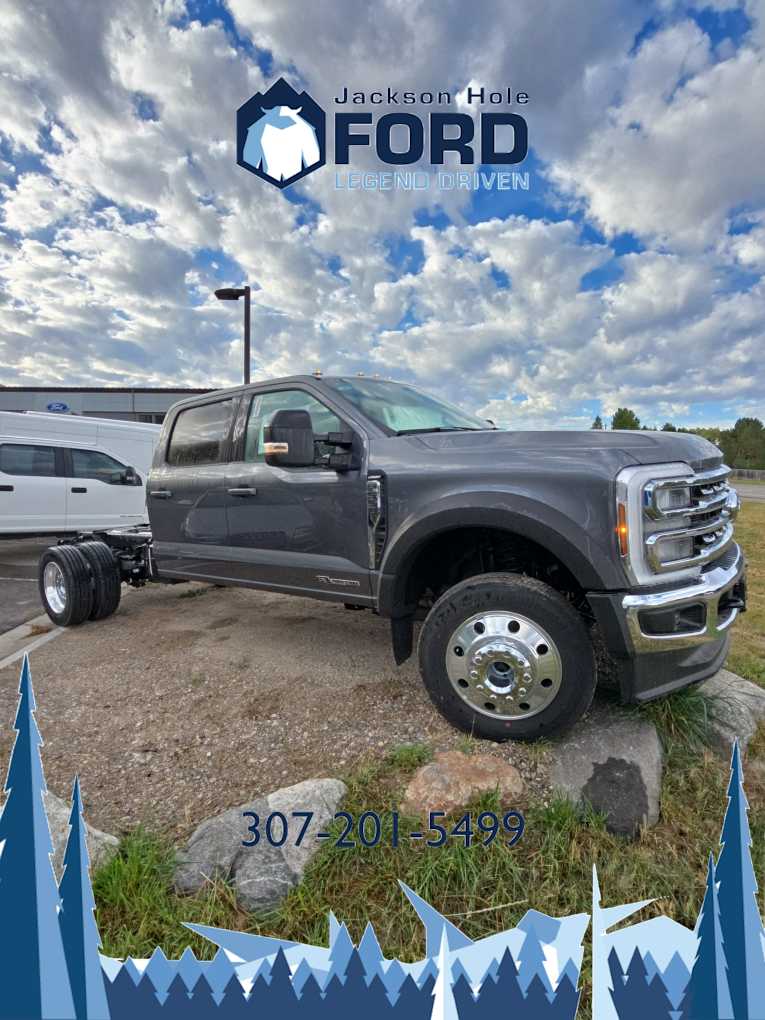 2024 Ford Super Duty F-550 DRW LARIAT 4WD Crew Cab 179 WB 60 CA 3