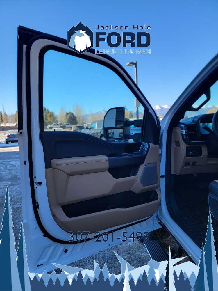 2024 Ford Super Duty F-350 SRW LARIAT 4WD Crew Cab 6.75 Box 45