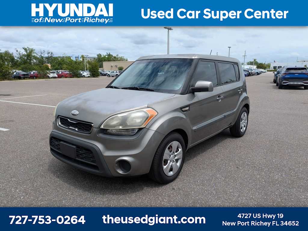 Titanium Pearl Metallic 2013 Kia Soul Base Wagon Front-Wheel Drive Automatic