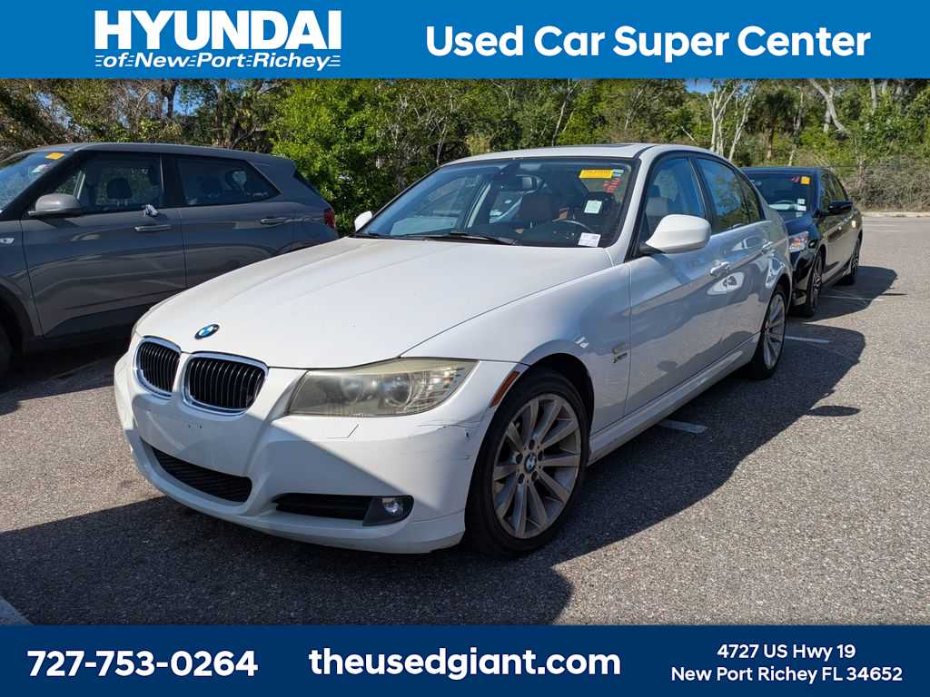 White 2011 BMW 3 Series 328i xDrive Sedan AWD Sedan All-Wheel Drive Automatic