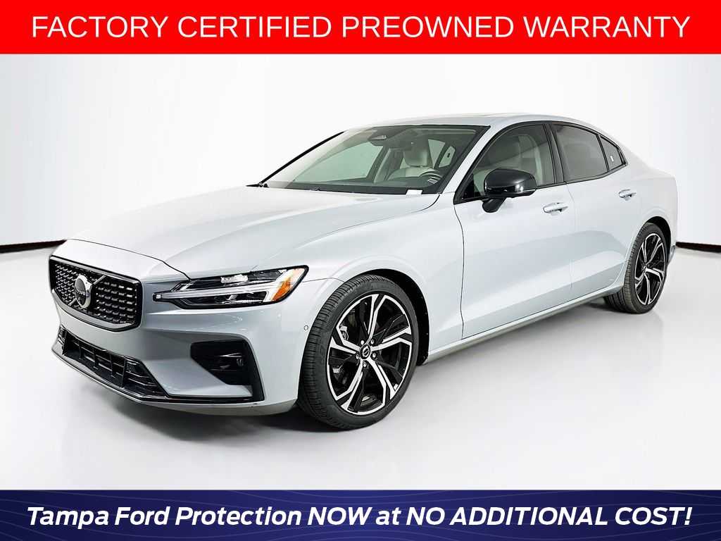2024 Volvo S60 B5 Plus Dark Theme AWD