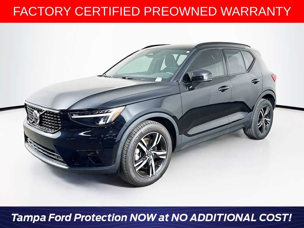 2023 Volvo XC40 B5 Plus Dark Theme AWD