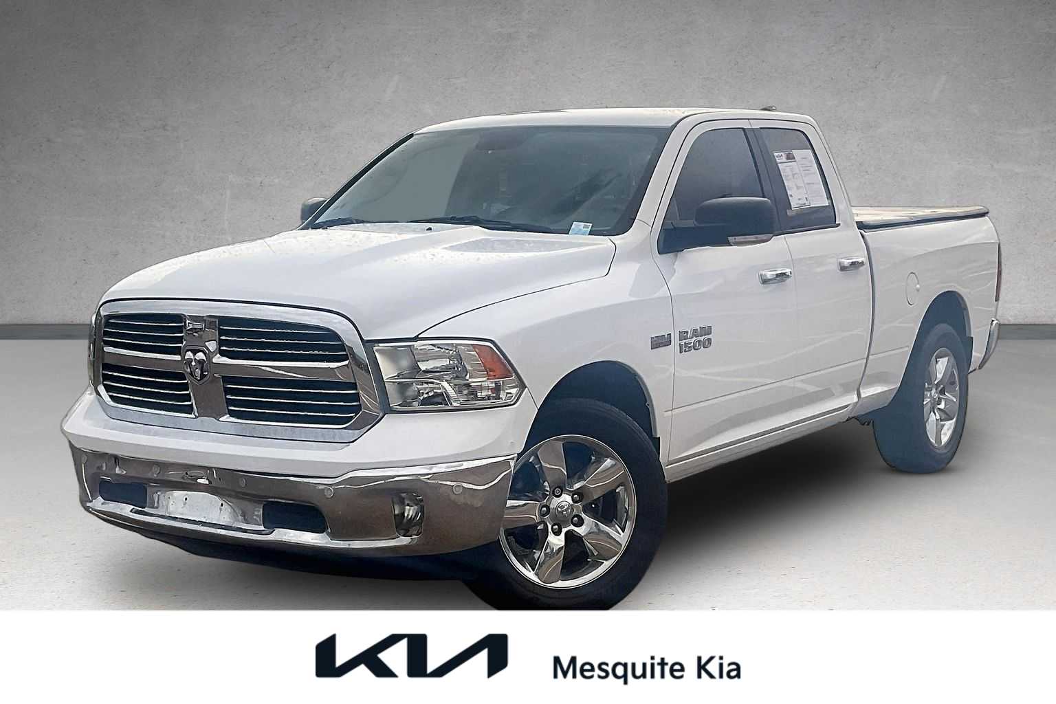 Bright White Clearcoat 2018 RAM 1500 Pickup Truck 4X2 8-Speed Automatic