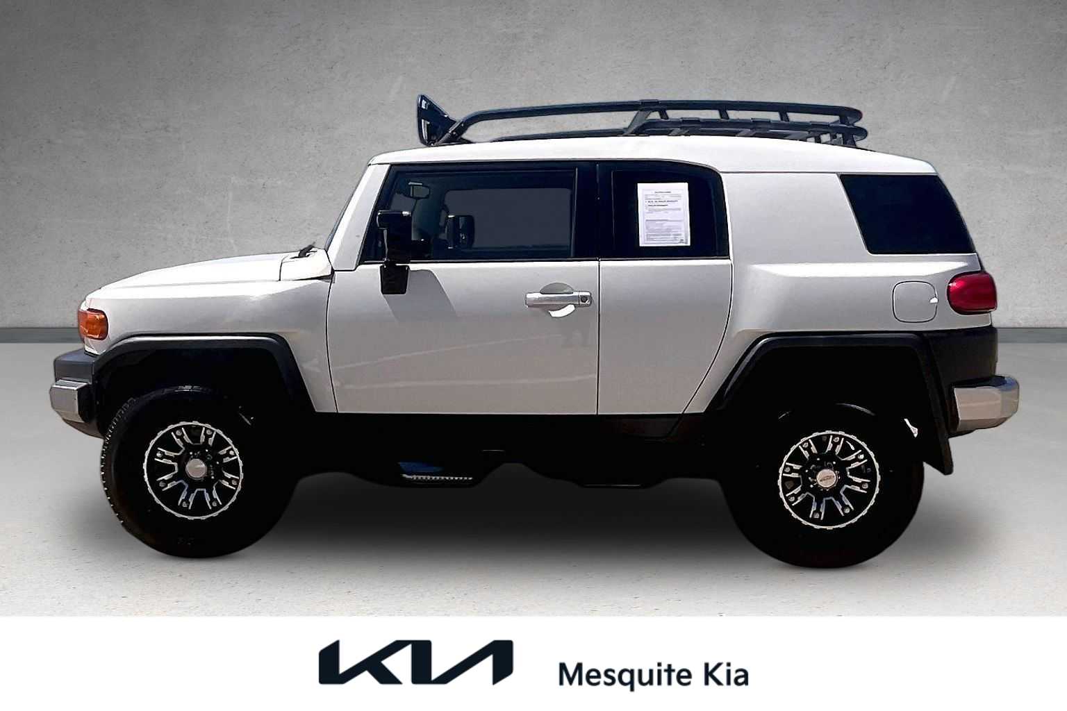 Iceberg 2010 Toyota FJ Cruiser SUV / Crossover 4X2 5-Speed Automatic