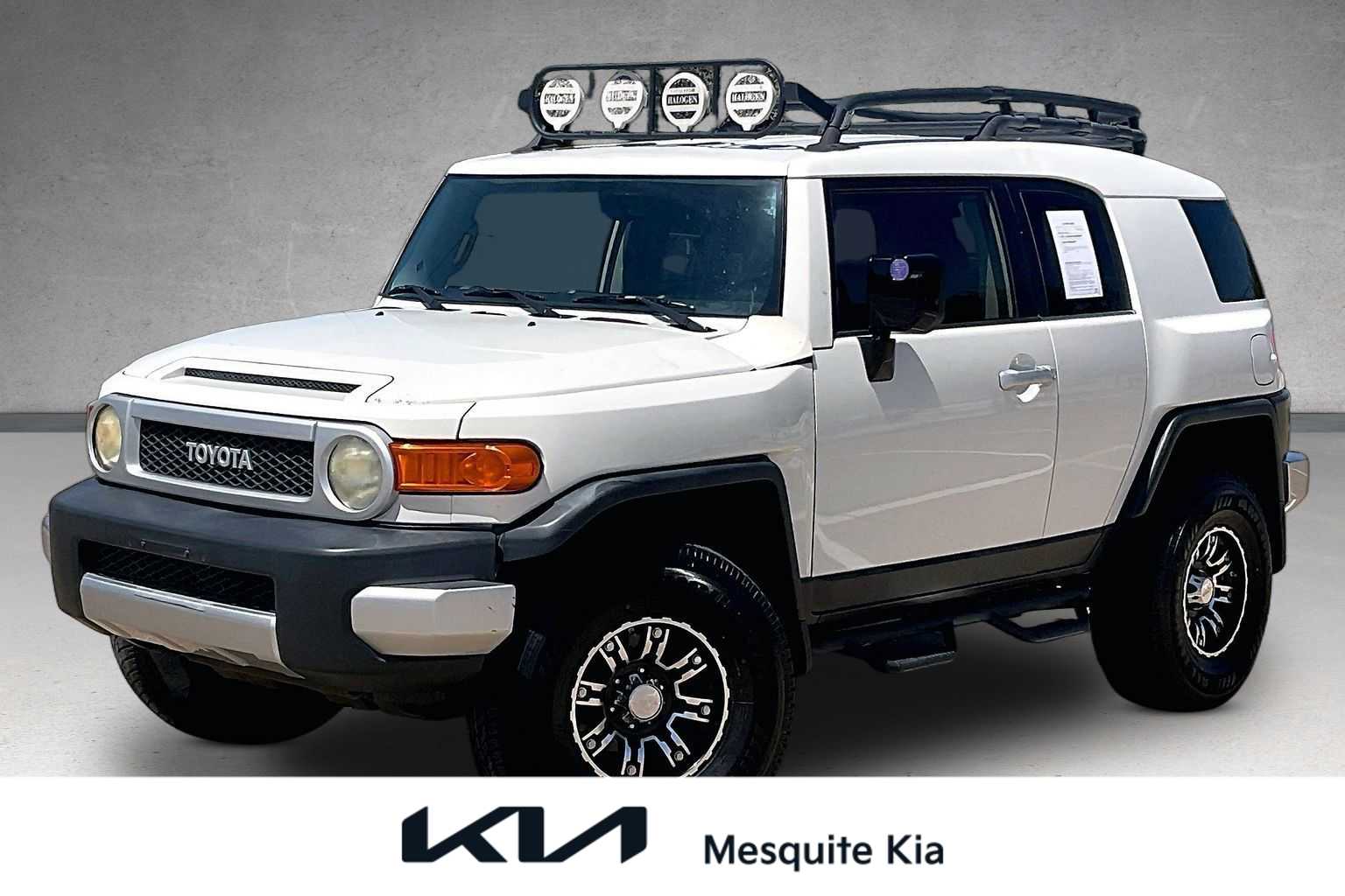 Iceberg 2010 Toyota FJ Cruiser SUV / Crossover 4X2 5-Speed Automatic