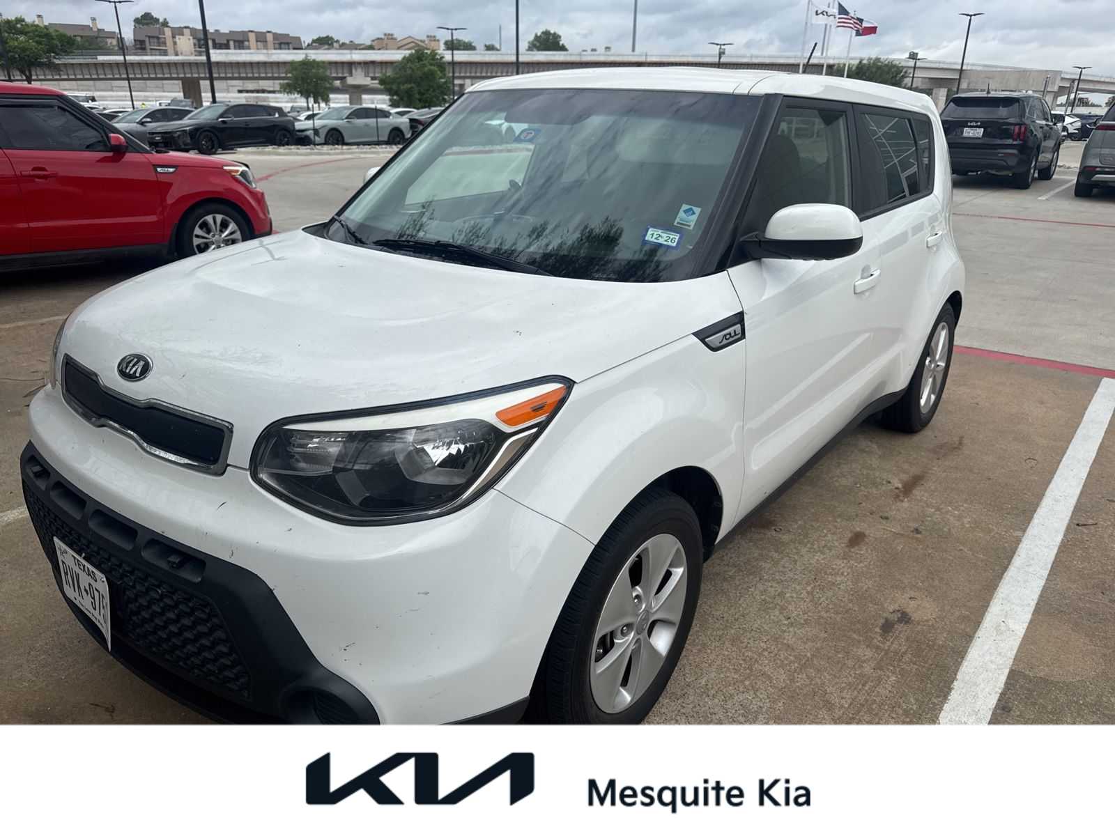 Clear White 2016 Kia Soul Base Wagon Front-Wheel Drive Automatic