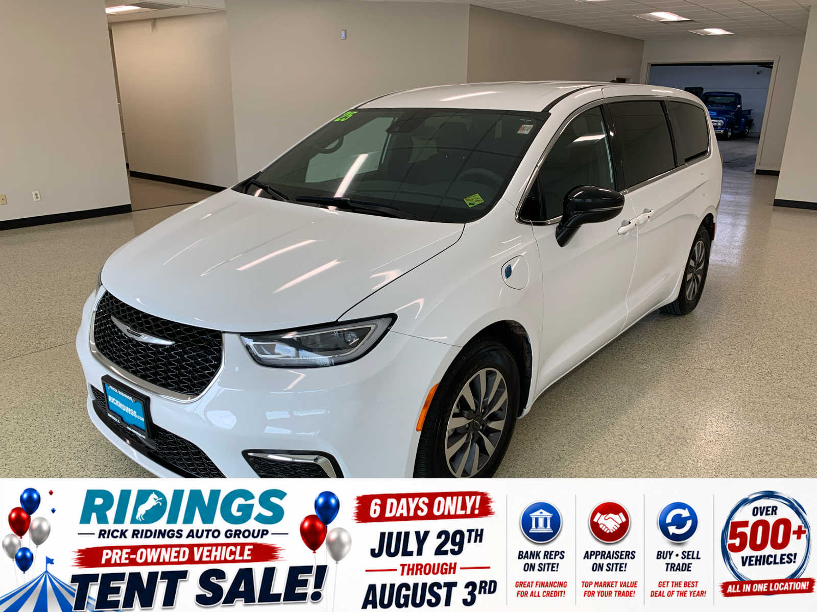 Bright White Clearcoat 2025 Chrysler Pacifica Hybrid Minivan Front-Wheel Drive Continuously Variable Transmission