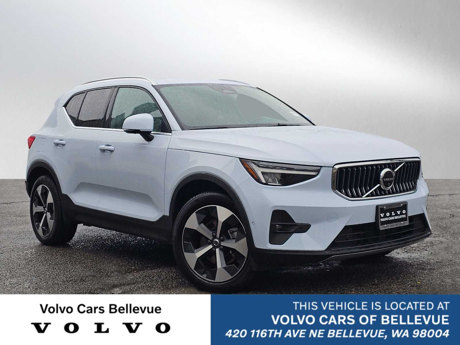 2025 Volvo XC40 B5 Plus Bright Theme AWD