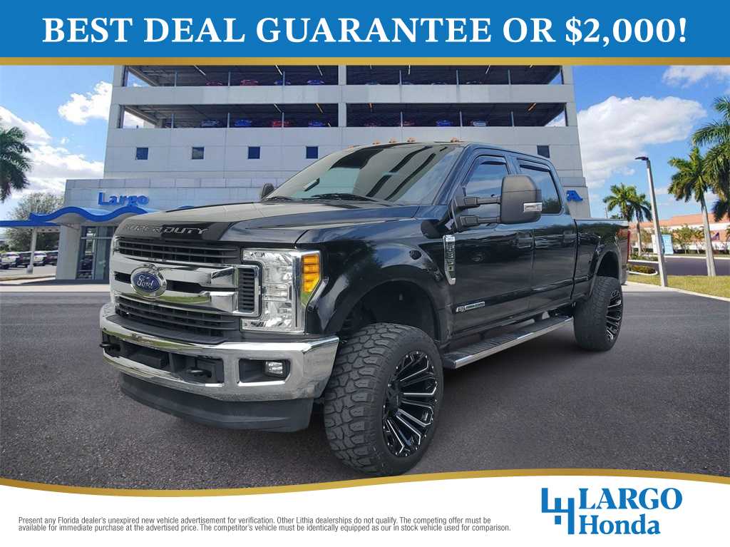 2017 Ford Super Duty F-350 SRW XLT 4WD Crew Cab 6.75 Box