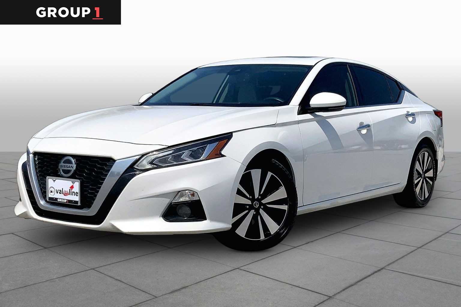 2019 Nissan Altima 2.5 SL Pearl White Tricoat at Sterling McCall Nissan