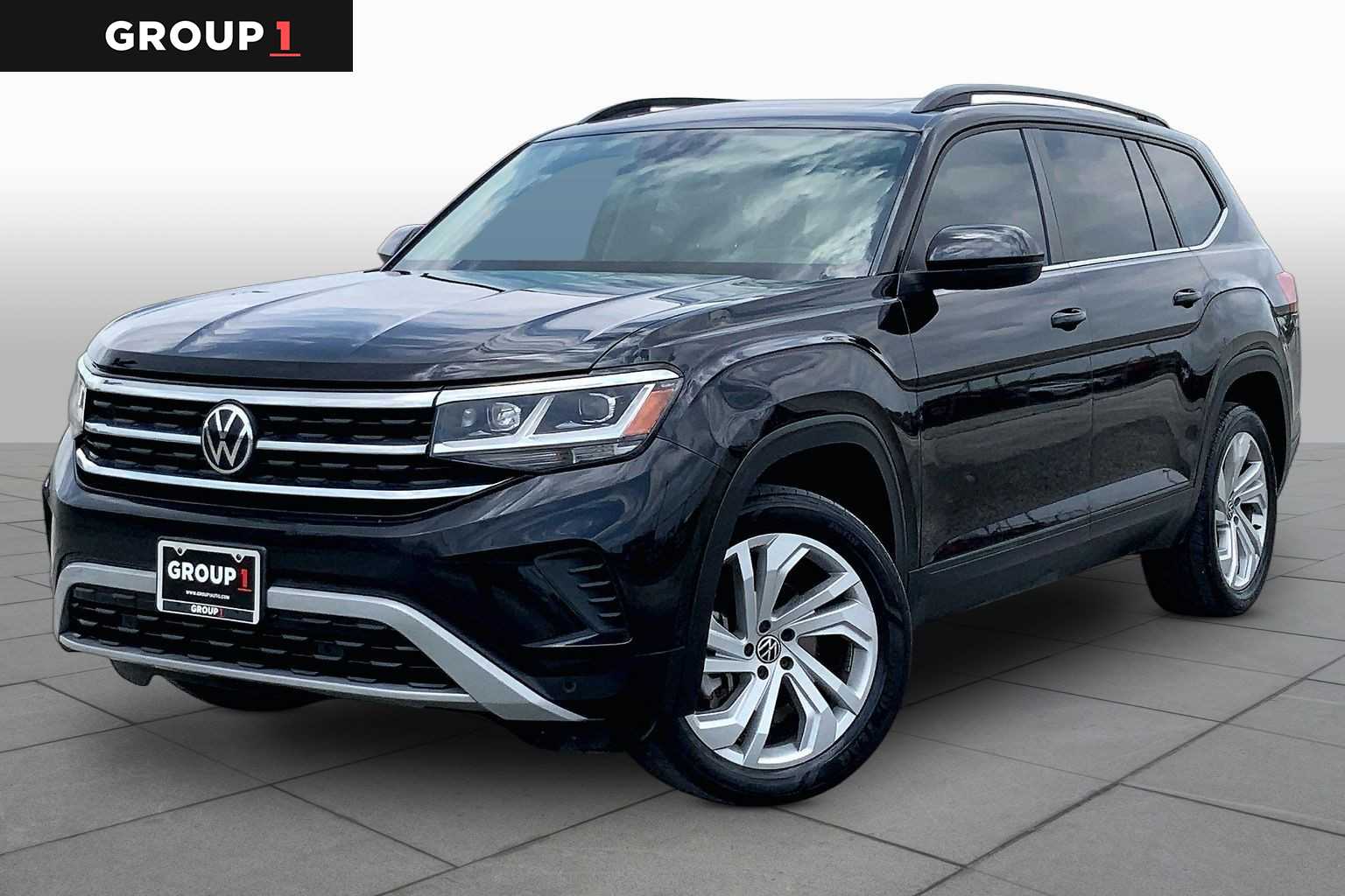 2022 Volkswagen Atlas 2.0T SE w/Technology Deep Black Pearl at Mac Haik Ford