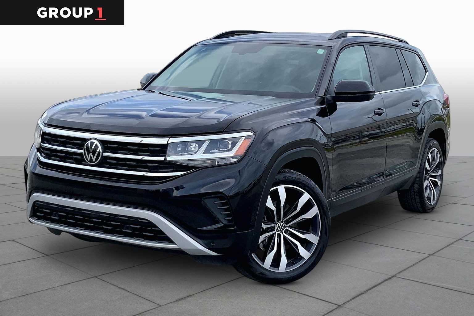 2022 Volkswagen Atlas 3.6L V6 SE w/Technology Deep Black Pearl at Mac Haik Ford